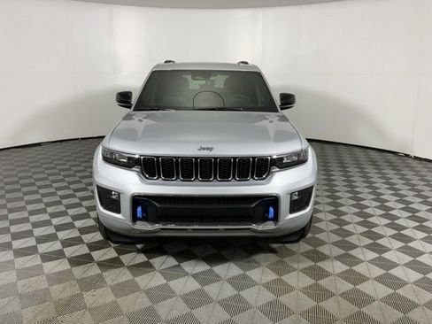 Used 2024 Jeep Grand Cherokee Overland w/ Luxury Tech Group IV image 3