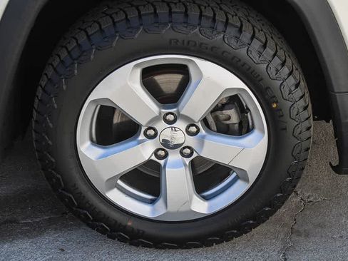 Used 2019 Jeep Compass Latitude FWD image 9