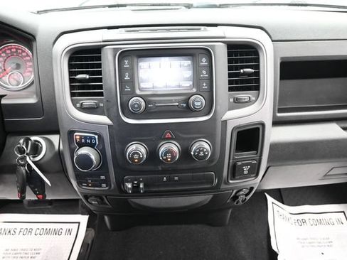 Used 2022 RAM 1500 4x4 Crew Cab Classic w/ Chrome Appearance Group image 16