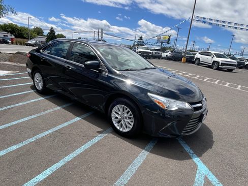 Used 2017 Toyota Camry LE FWD image 7