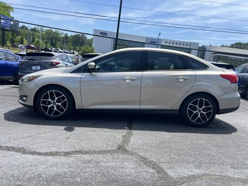 Used 2018 Ford Focus SEL image 2