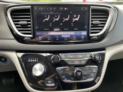 Used 2024 Chrysler Pacifica Touring-L FWD image 21