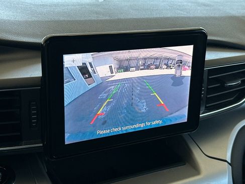 Used 2022 Ford Explorer XLT w/ Equipment Group 202A RWD image 19