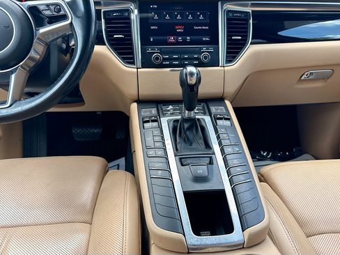 Used 2018 Porsche Macan AWD/4WD image 19
