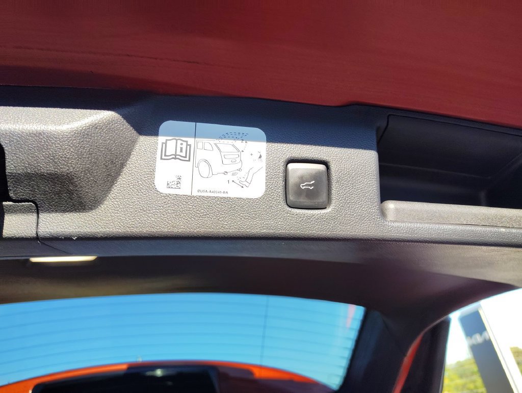 Used 2020 Ford Escape Titanium AWD/4WD image 38
