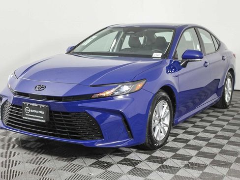 Used 2025 Toyota Camry LE w/ Convenience Package image 3