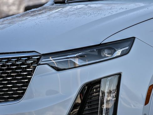 Used 2023 Cadillac XT6 Premium Luxury w/ Technology Package image 3