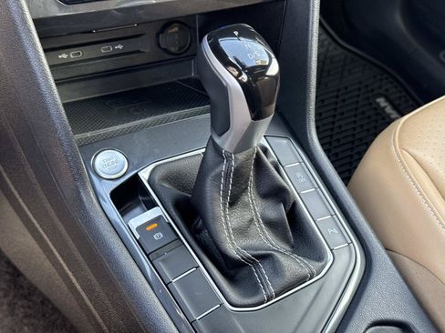 Certified 2024 Volkswagen Tiguan SE R-Line FWD image 18