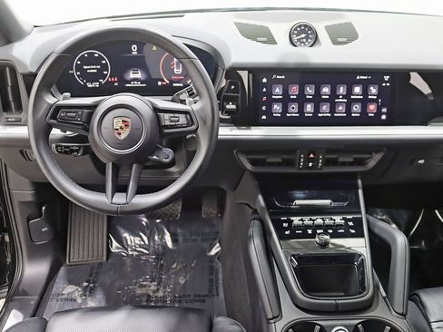 Used 2024 Porsche Cayenne Coupe image 14