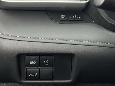 Used 2024 Toyota Highlander LE AWD/4WD image 20