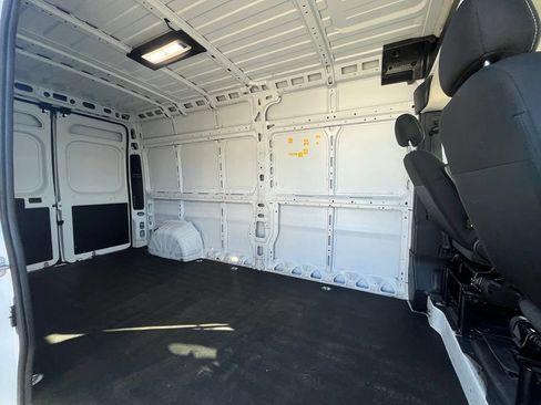 Used 2025 RAM ProMaster 2500 w/ Convenience Group FWD image 5