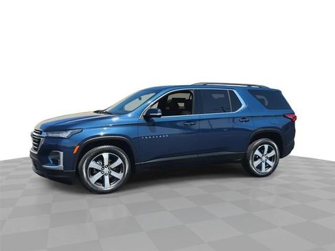 Certified 2023 Chevrolet Traverse LT w/ LT Premium Package AWD/4WD image 4