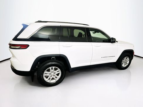Used 2023 Jeep Grand Cherokee Laredo w/ Luxury Tech Group I RWD image 10
