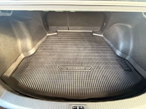 Used 2024 Toyota Corolla LE image 18