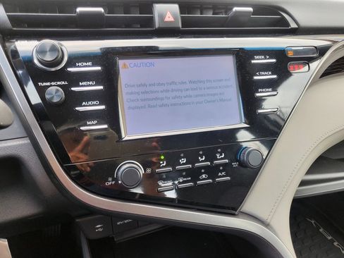 Used 2019 Toyota Camry LE FWD image 48