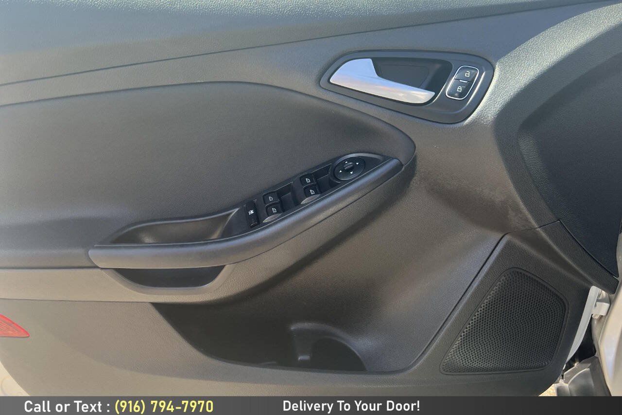 Used 2016 Ford Focus SE FWD image 17
