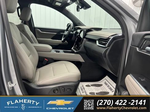 Used 2026 GMC Acadia Elevation w/ Elevation Premium Package FWD image 15