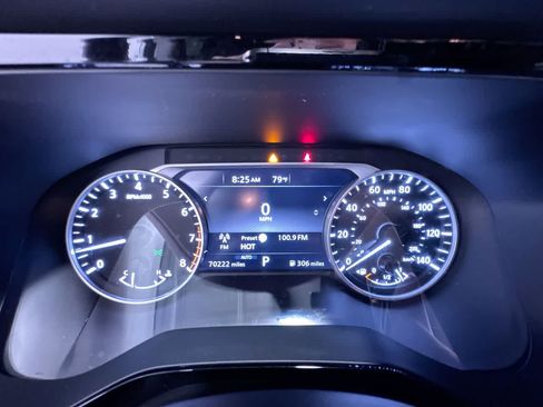 Used 2022 Nissan Pathfinder SV AWD/4WD image 22