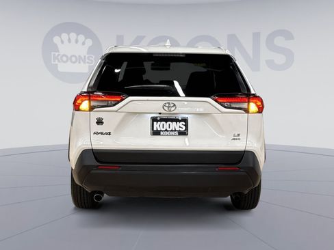 Used 2024 Toyota RAV4 LE AWD/4WD image 10