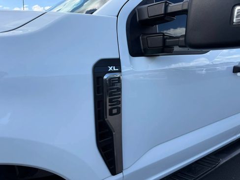 Used 2023 Ford F250 XL w/ XL Off-Road Package AWD/4WD image 12