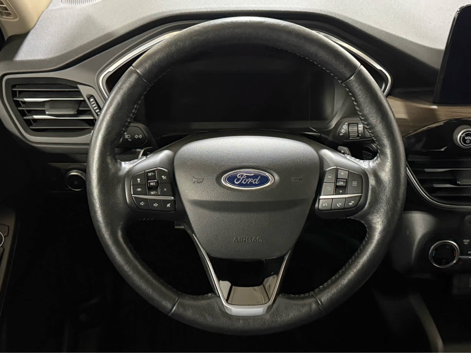 Used 2020 Ford Escape Titanium AWD/4WD image 17