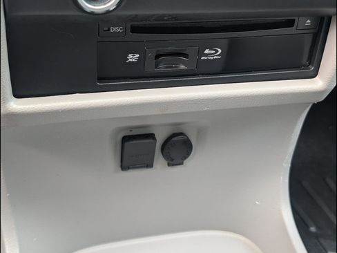 Used 2015 Toyota Sienna XLE Premium FWD image 21