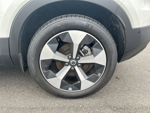 Certified 2025 Volvo XC40 B5 Plus image 9