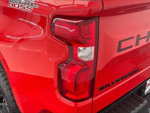 Used 2021 Chevrolet Silverado 1500 Custom Trail Boss w/ LPO, Dark Essentials Package AWD/4WD image 28
