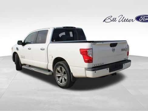 Used 2017 Nissan Titan SV image 7