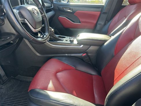 Certified 2023 Toyota Highlander XSE image 11