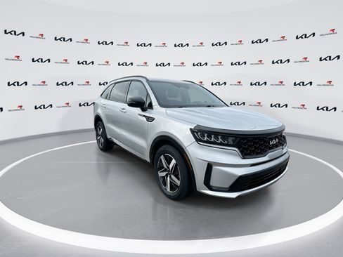 Certified 2022 Kia Sorento S FWD image 2