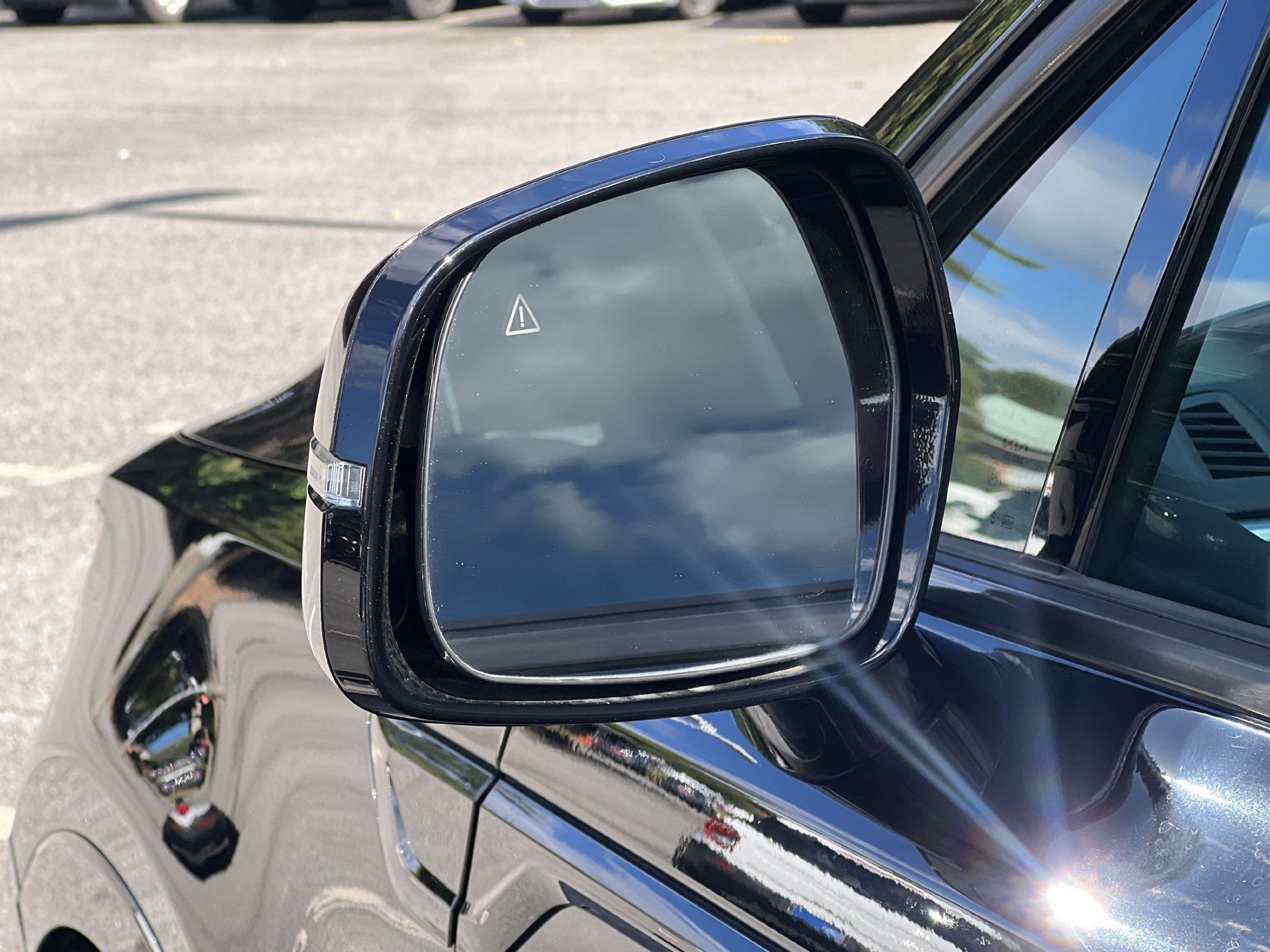 Used 2023 Kia Sorento S w/ Panoramic Sunroof Package FWD image 30