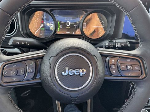 Certified 2025 Jeep Wrangler Unlimited Rubicon 4xe w/ Convenience Group AWD/4WD image 27