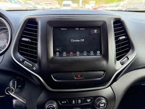 Used 2019 Jeep Cherokee Latitude w/ Popular Appearance Group image 13