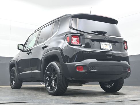 Used 2023 Jeep Renegade Altitude w/ Sun/Sound Group AWD/4WD image 30