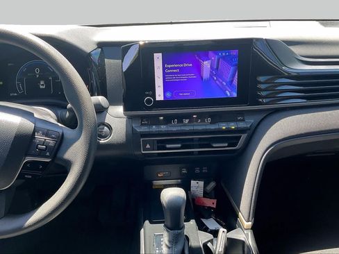 Used 2025 Toyota Camry LE w/ Convenience Package FWD image 7