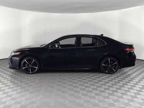 Used 2019 Toyota Camry XSE image 2