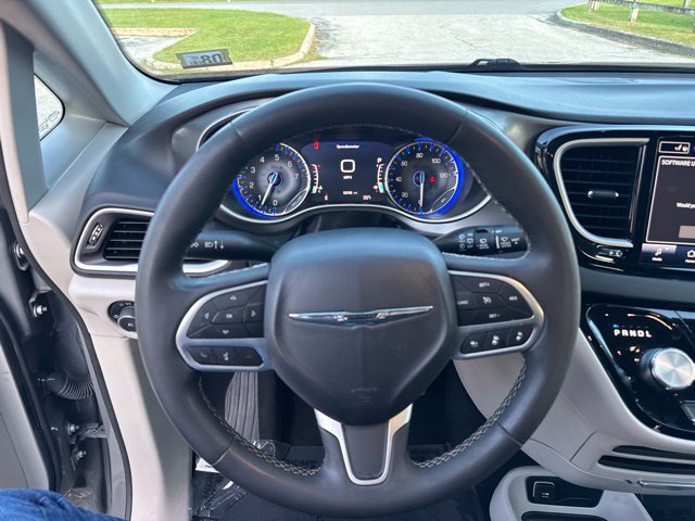Used 2023 Chrysler Pacifica Touring-L FWD image 54