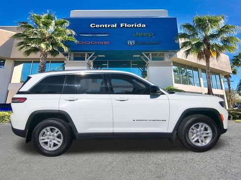 Certified 2023 Jeep Grand Cherokee Laredo image 4