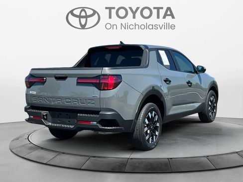 Used 2025 Hyundai Santa Cruz SE AWD/4WD image 6