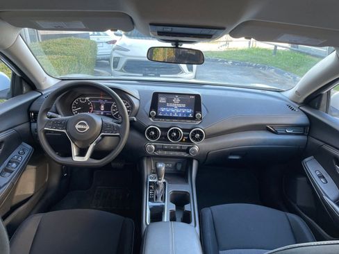 Used 2025 Nissan Sentra SV image 31