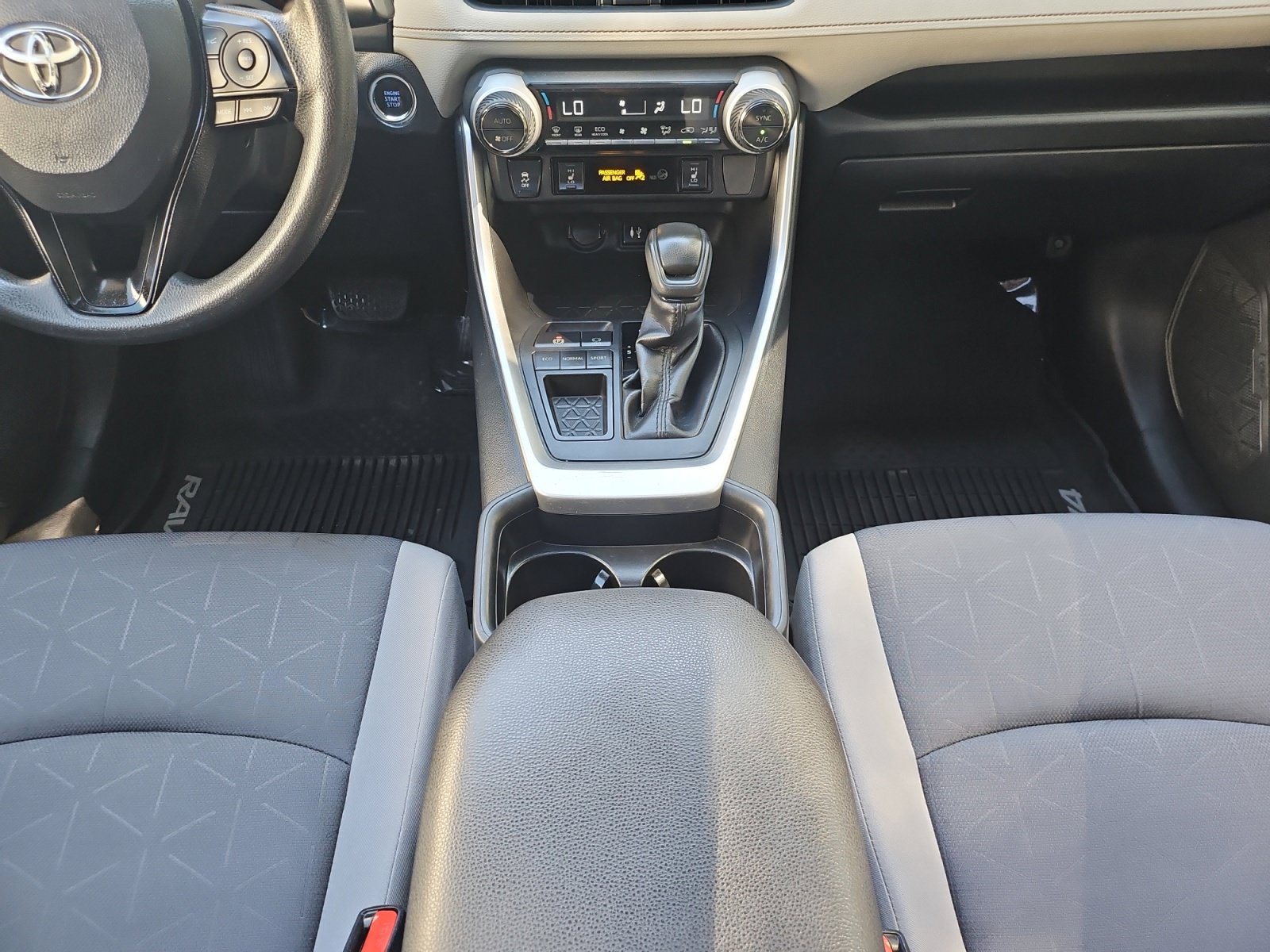 Used 2019 Toyota RAV4 XLE w/ Convenience Package FWD image 29