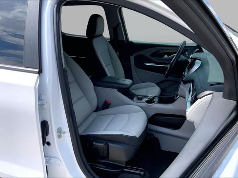 Used 2024 GMC Terrain SLE FWD image 9
