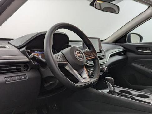 Used 2025 Nissan Altima 2.5 SV image 23