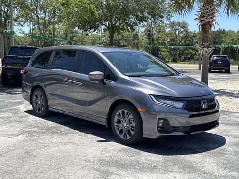 New 2026 Honda Odyssey Touring image 4