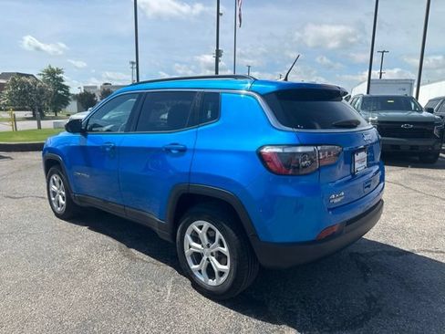 Used 2024 Jeep Compass Latitude AWD/4WD image 5