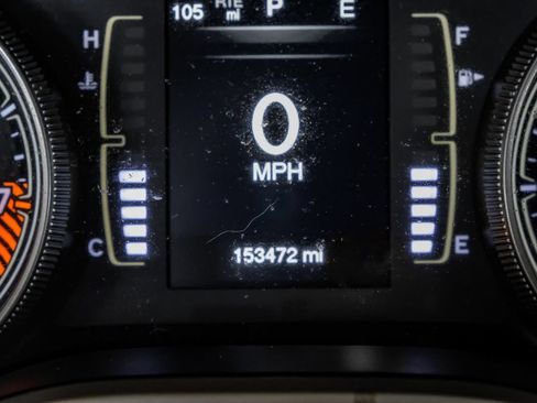 Used 2015 Jeep Cherokee Latitude w/ Cold Weather Group AWD/4WD image 19