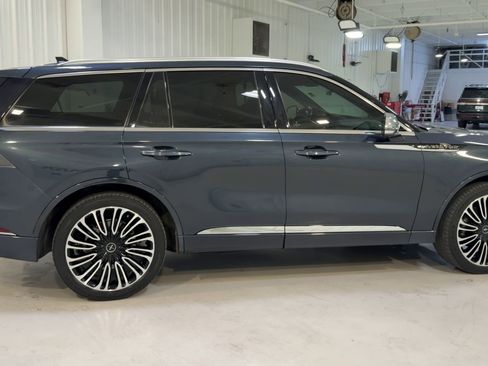 Used 2022 Lincoln Aviator Black Label w/ Dynamic Handling Package image 2