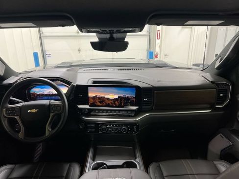 Used 2024 Chevrolet Silverado 2500 High Country w/ Technology Package AWD/4WD image 10