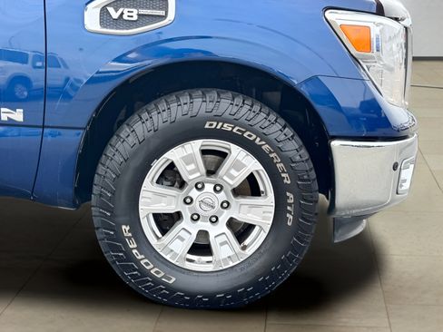 Used 2017 Nissan Titan SV AWD/4WD image 40